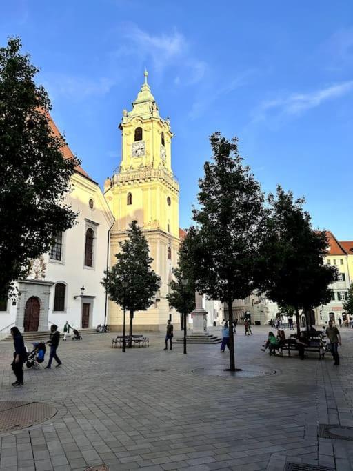Luxurious And Royal Apartment In The Old Town 브라티슬라바 외부 사진