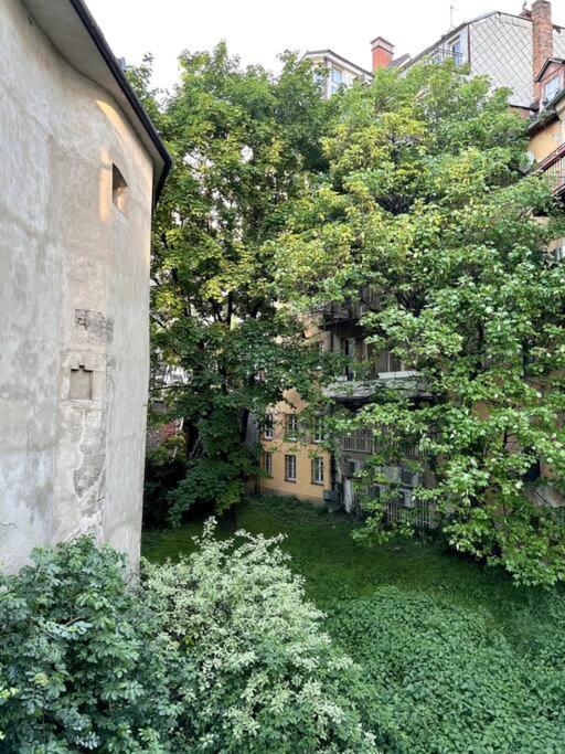 Luxurious And Royal Apartment In The Old Town 브라티슬라바 외부 사진