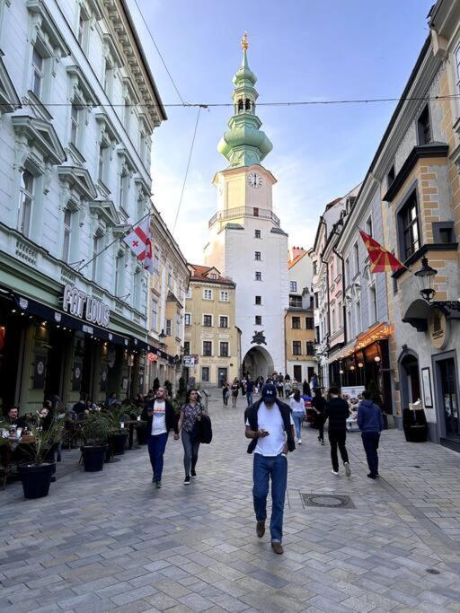 Luxurious And Royal Apartment In The Old Town 브라티슬라바 외부 사진