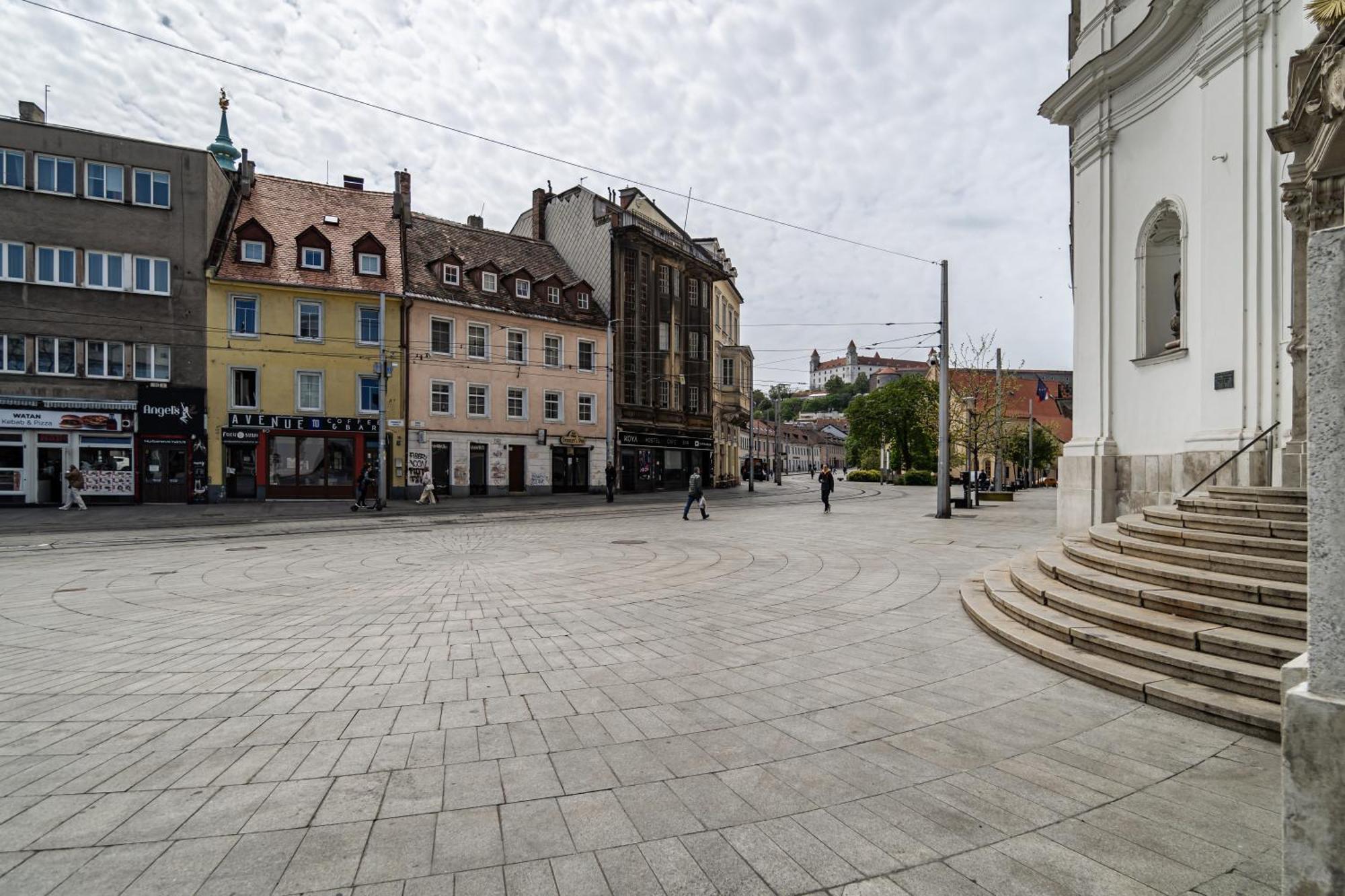 Luxurious And Royal Apartment In The Old Town 브라티슬라바 외부 사진