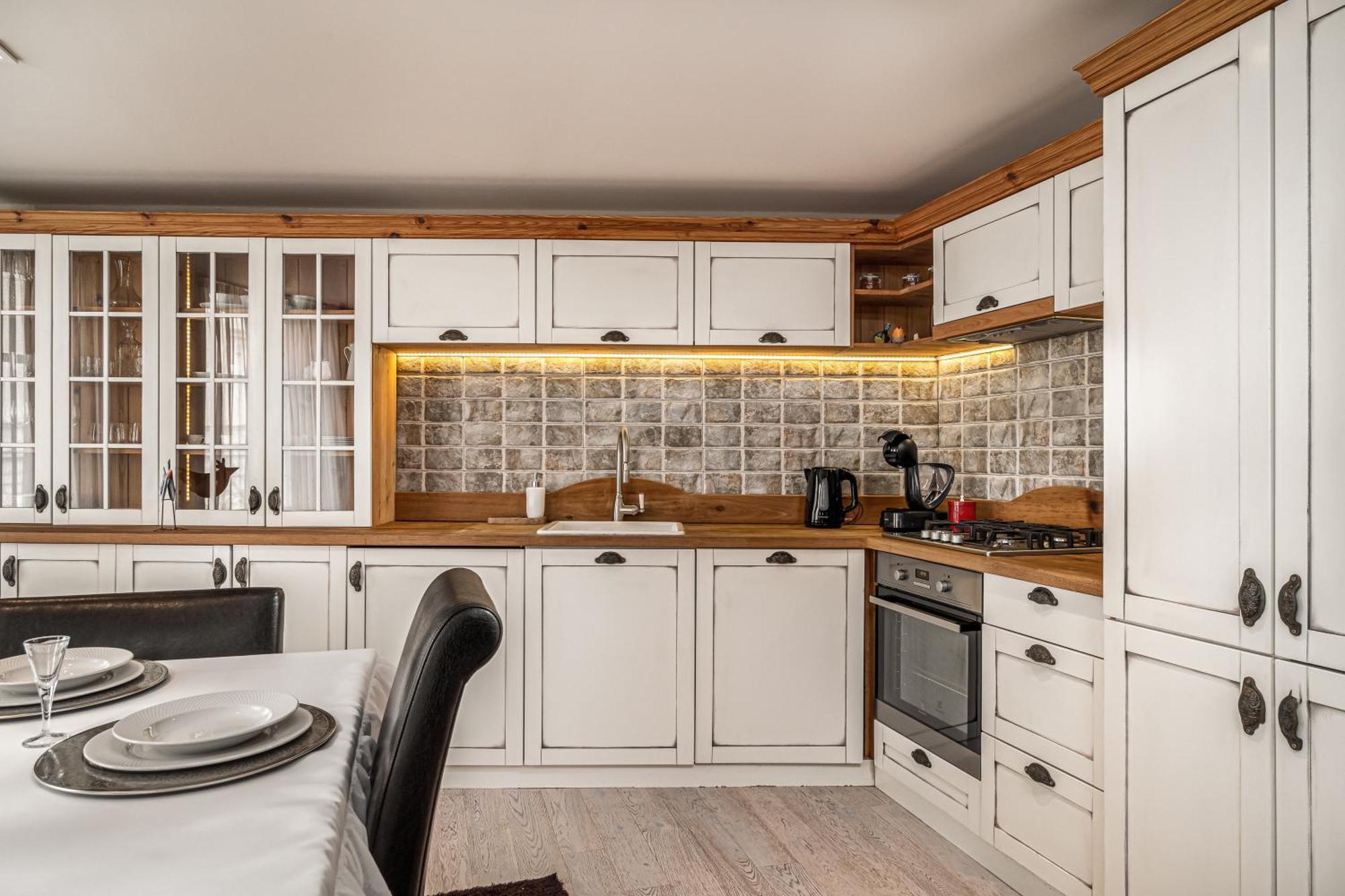 Luxurious And Royal Apartment In The Old Town 브라티슬라바 외부 사진