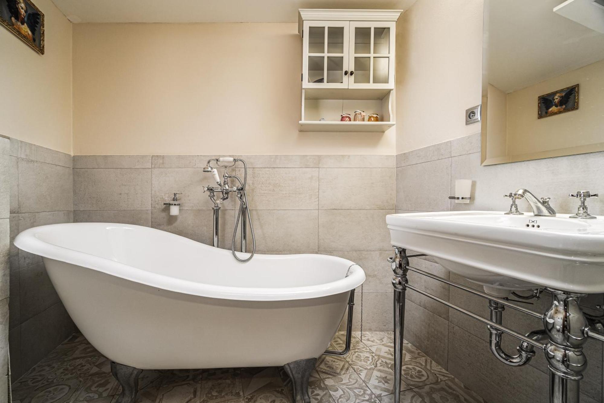 Luxurious And Royal Apartment In The Old Town 브라티슬라바 외부 사진