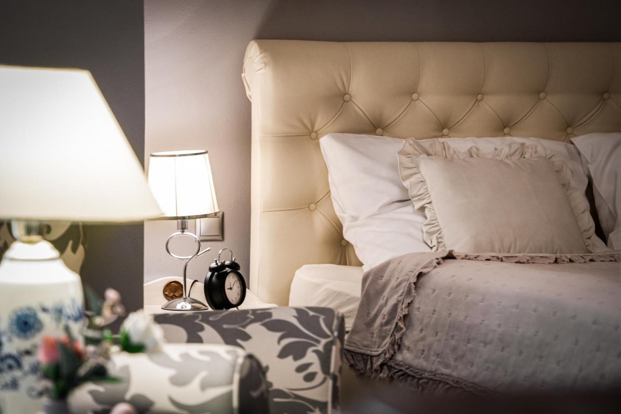 Luxurious And Royal Apartment In The Old Town 브라티슬라바 외부 사진
