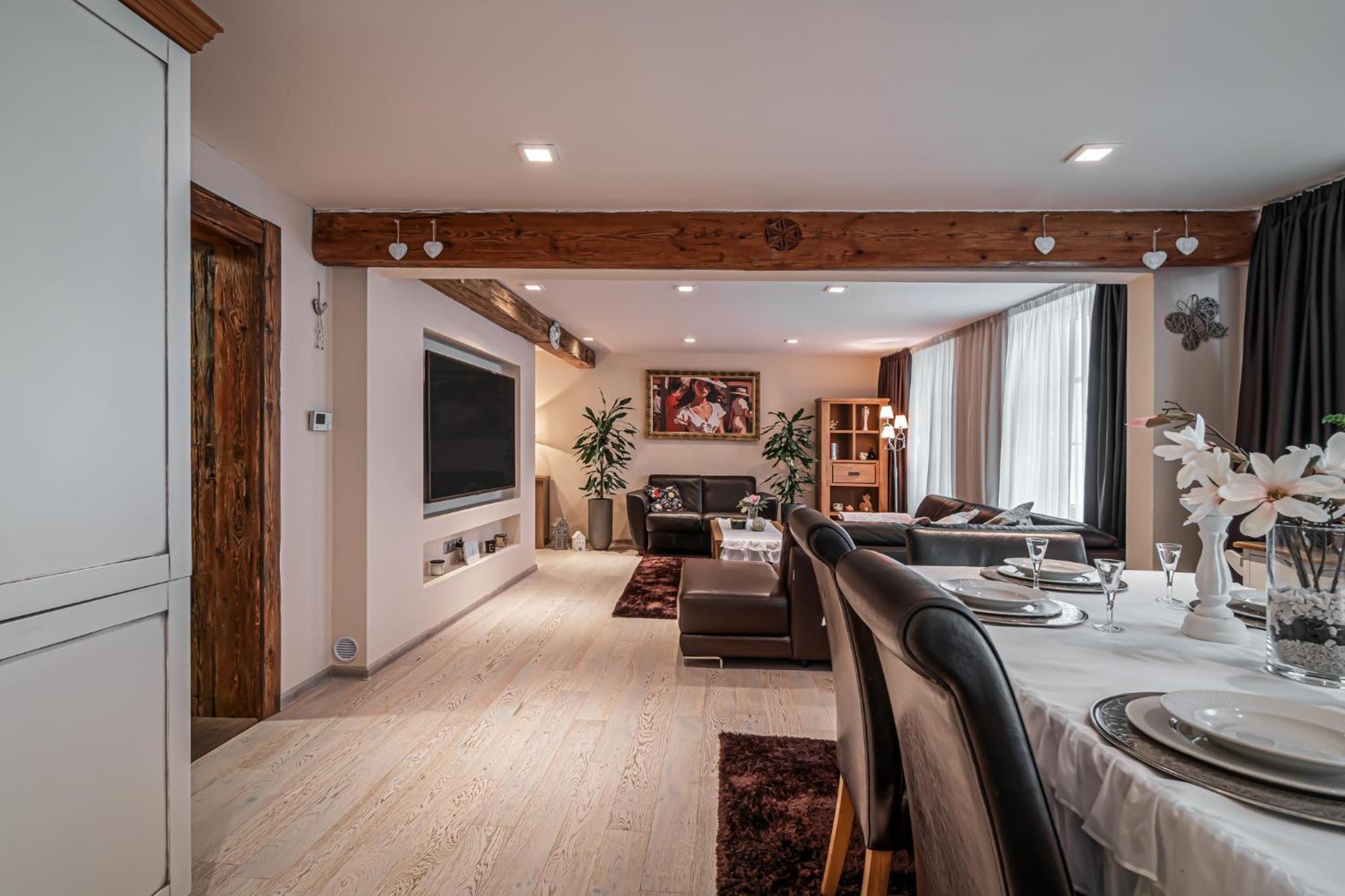Luxurious And Royal Apartment In The Old Town 브라티슬라바 외부 사진