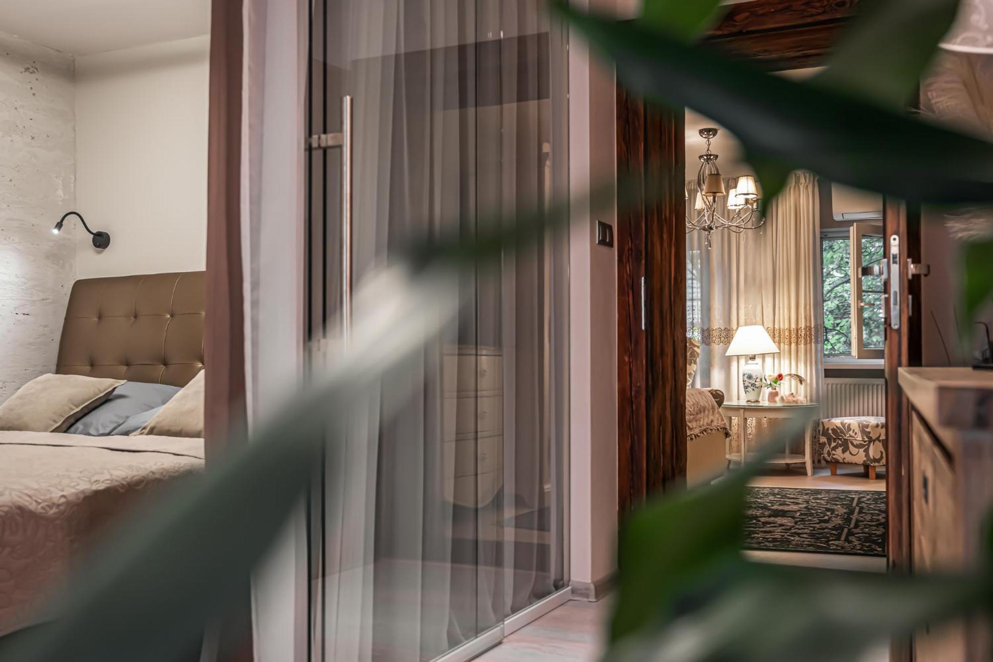 Luxurious And Royal Apartment In The Old Town 브라티슬라바 외부 사진