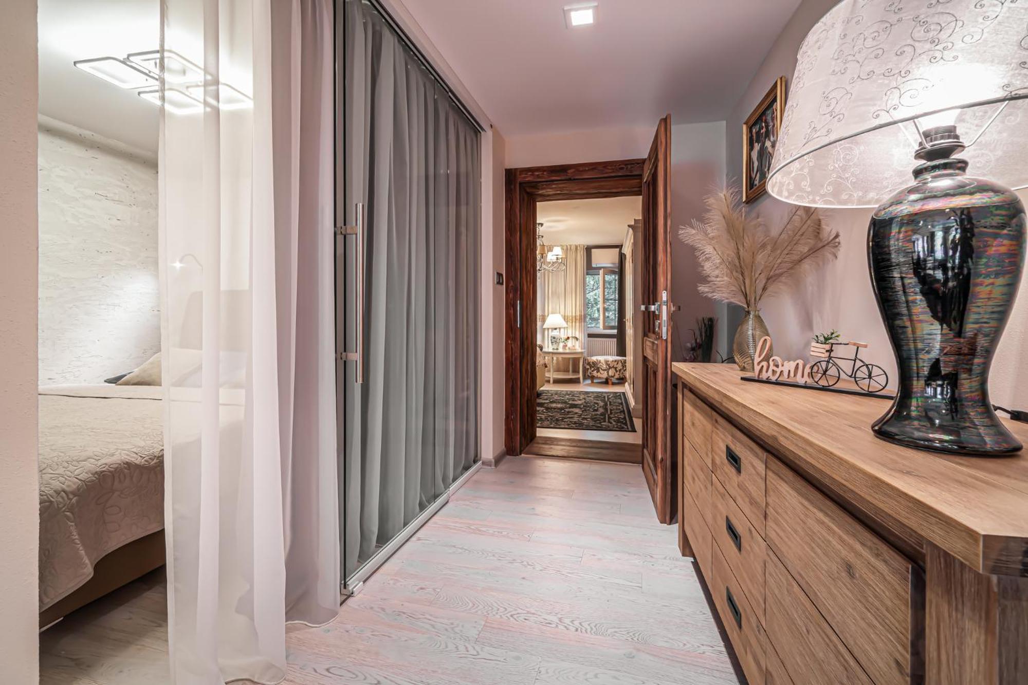 Luxurious And Royal Apartment In The Old Town 브라티슬라바 외부 사진