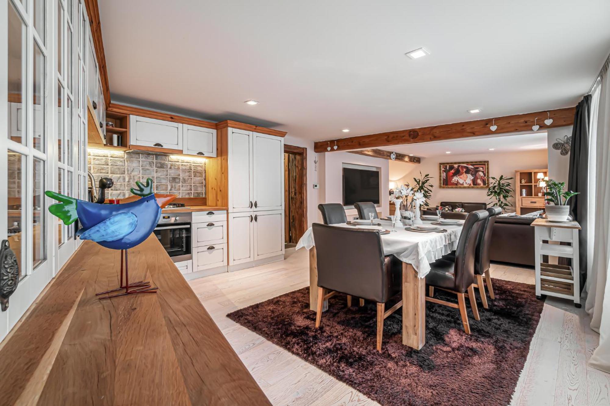 Luxurious And Royal Apartment In The Old Town 브라티슬라바 외부 사진