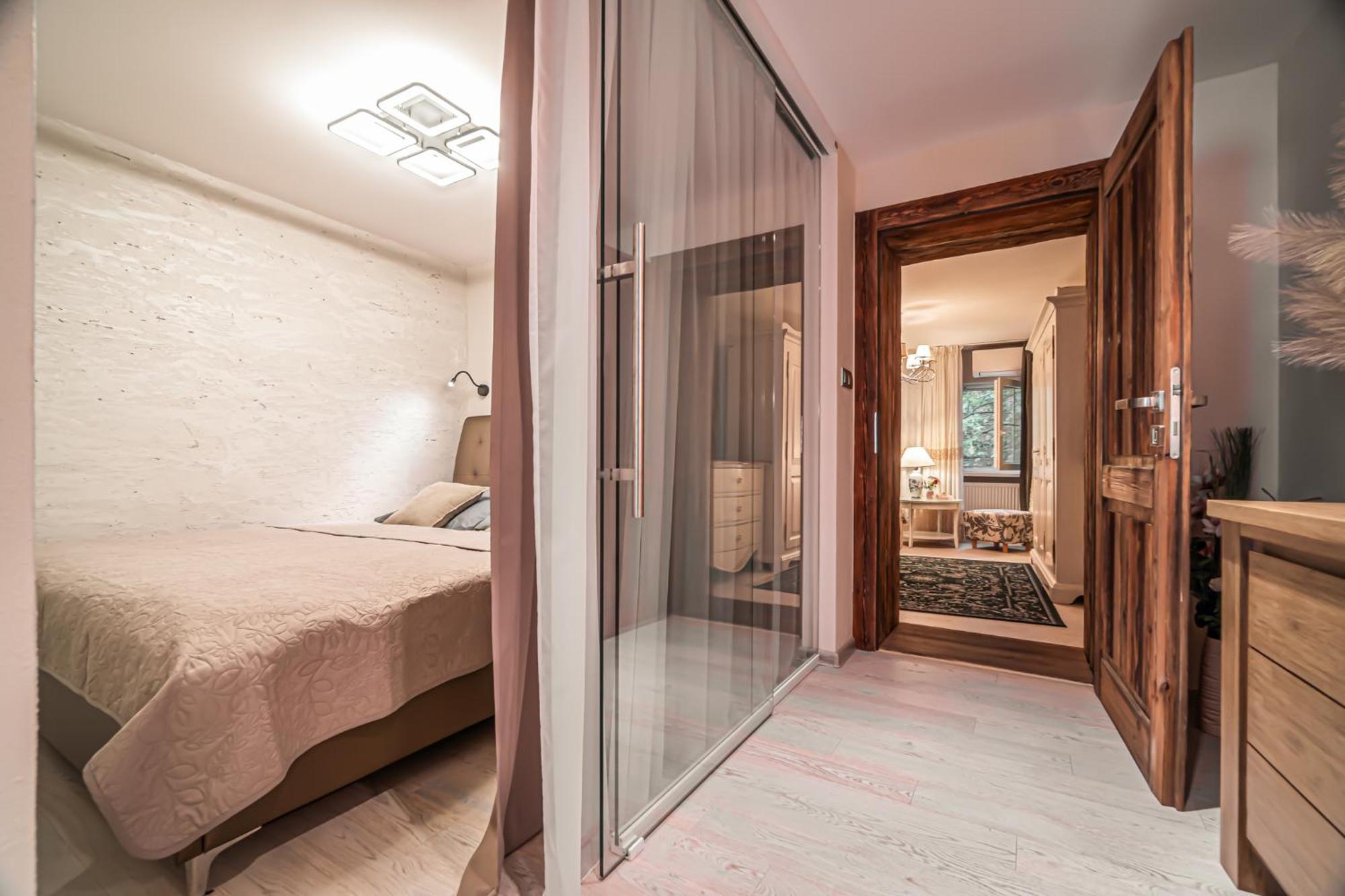 Luxurious And Royal Apartment In The Old Town 브라티슬라바 외부 사진